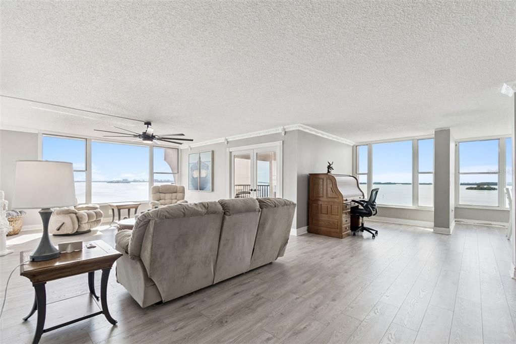 For Sale: $1,100,000 (3 beds, 2 baths, 2565 Square Feet)