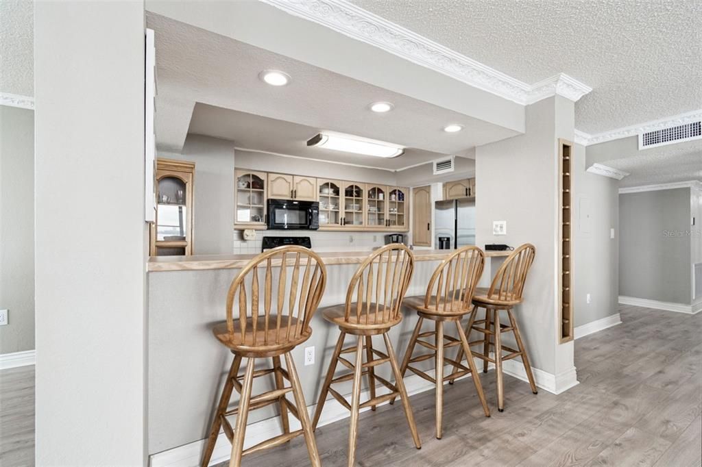 For Sale: $1,100,000 (3 beds, 2 baths, 2565 Square Feet)