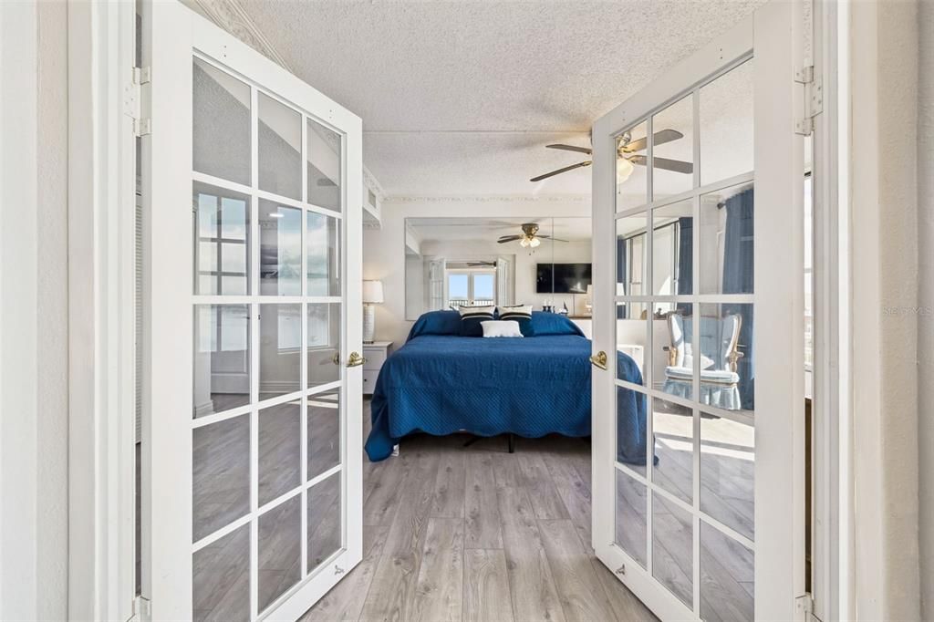 For Sale: $1,100,000 (3 beds, 2 baths, 2565 Square Feet)