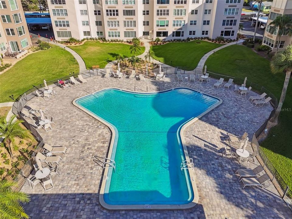 For Sale: $1,100,000 (3 beds, 2 baths, 2565 Square Feet)