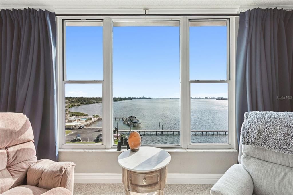 For Sale: $1,100,000 (3 beds, 2 baths, 2565 Square Feet)