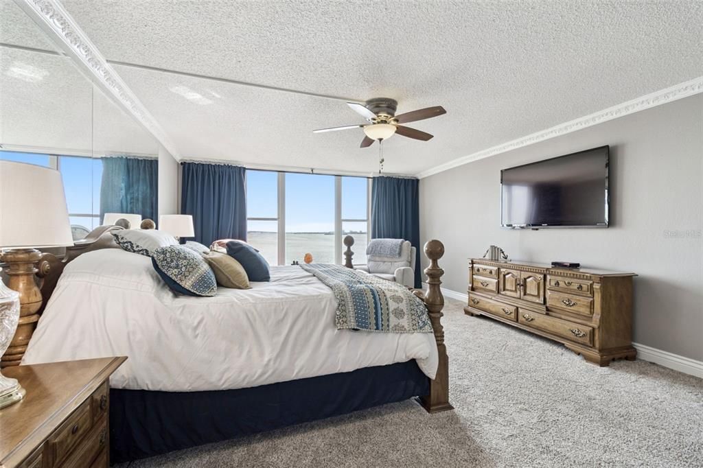 For Sale: $1,100,000 (3 beds, 2 baths, 2565 Square Feet)