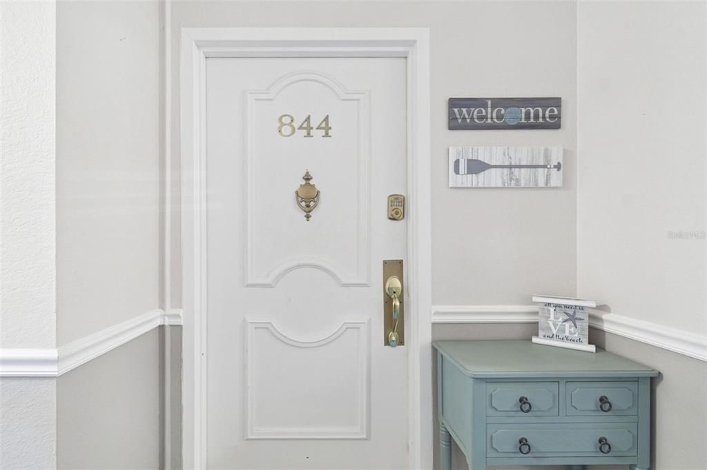 For Sale: $1,100,000 (3 beds, 2 baths, 2565 Square Feet)