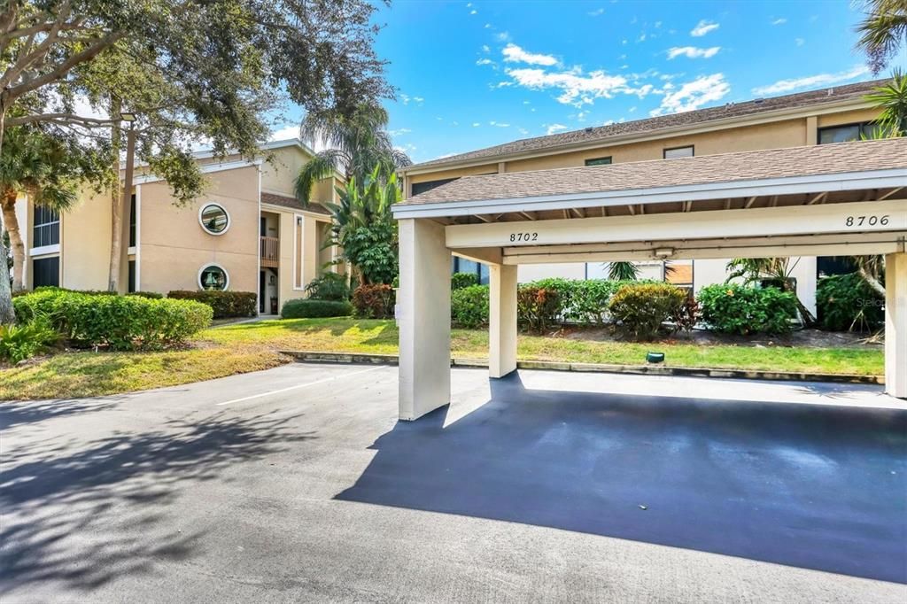 Под контрактом: $448,000 (2 спален, 2 ванн, 1561 Квадратных фут)