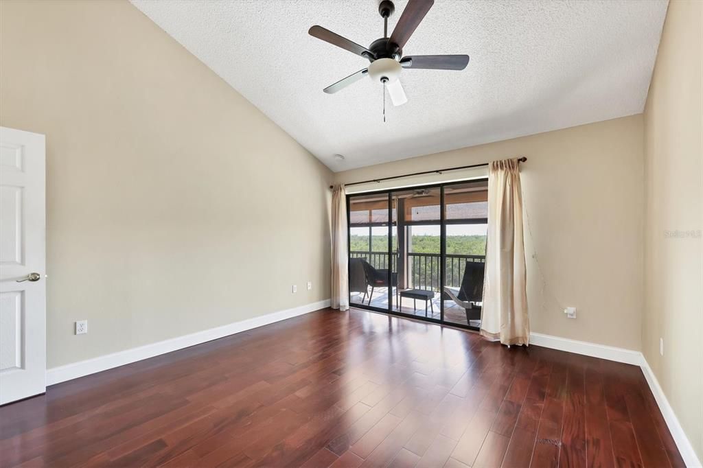 Под контрактом: $448,000 (2 спален, 2 ванн, 1561 Квадратных фут)