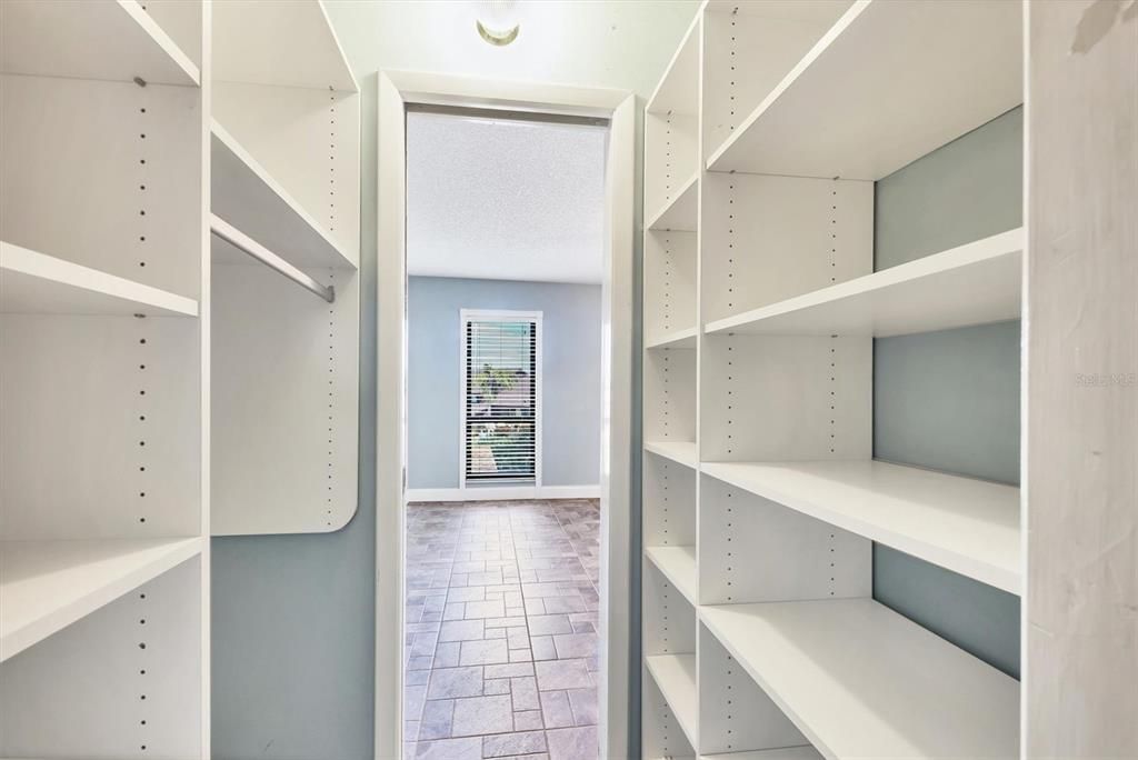 Под контрактом: $448,000 (2 спален, 2 ванн, 1561 Квадратных фут)