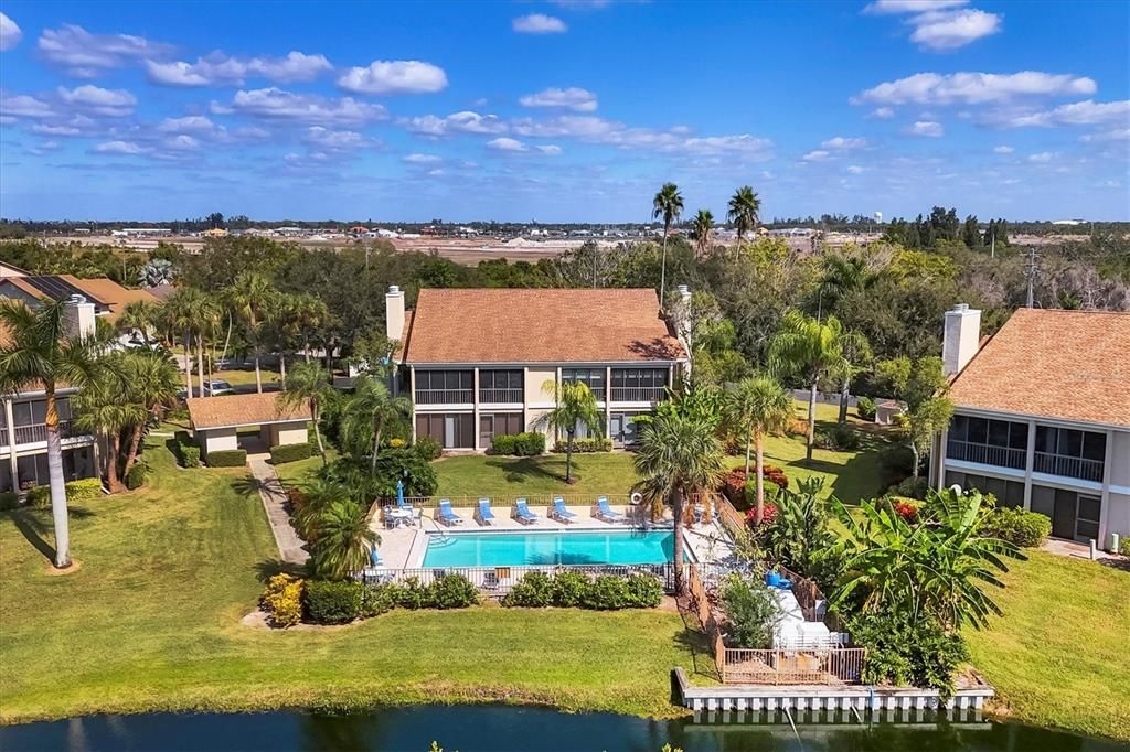 Под контрактом: $448,000 (2 спален, 2 ванн, 1561 Квадратных фут)