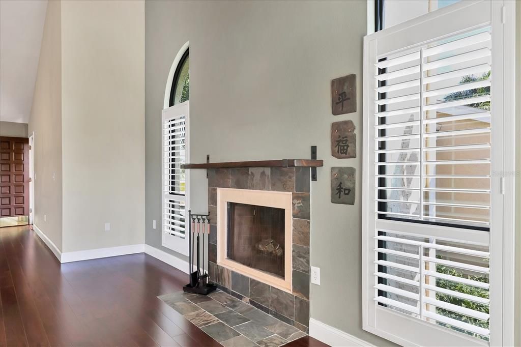 Под контрактом: $448,000 (2 спален, 2 ванн, 1561 Квадратных фут)