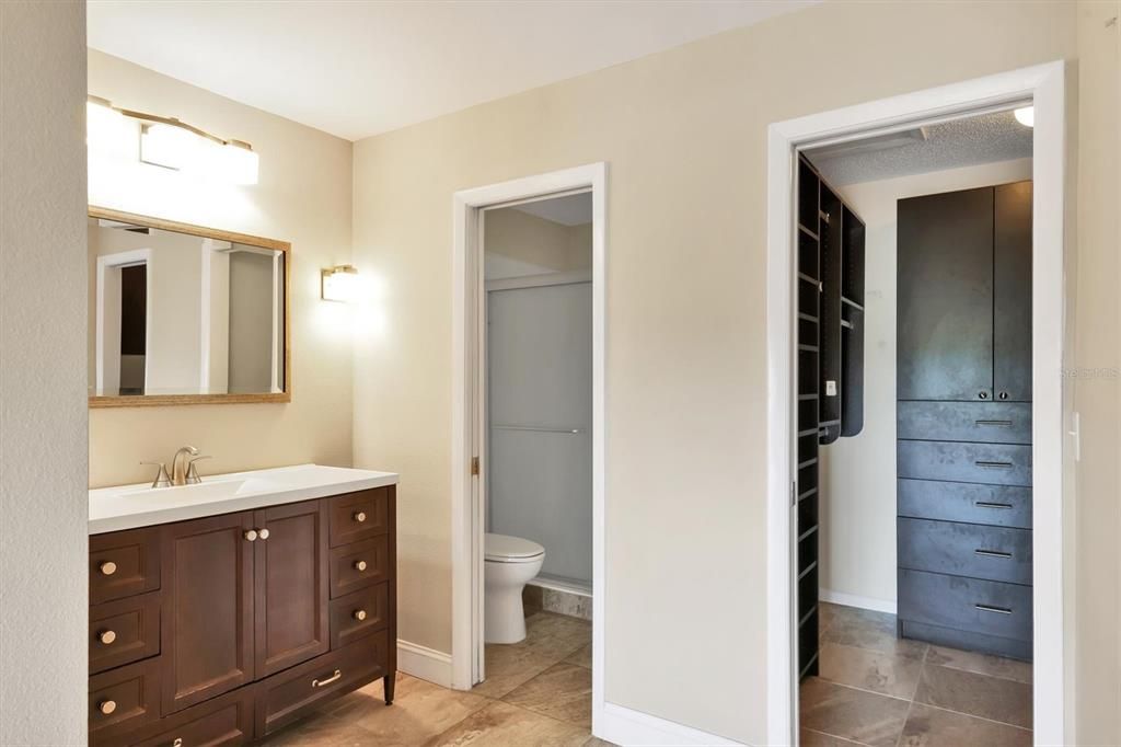 Под контрактом: $448,000 (2 спален, 2 ванн, 1561 Квадратных фут)