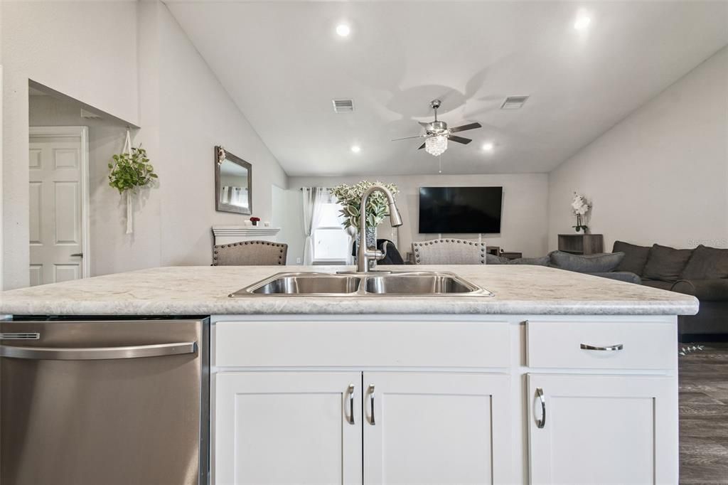 待售: $330,000 (3 贝兹, 2 浴室, 1492 平方英尺)