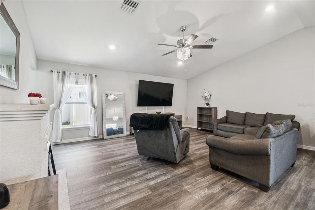 待售: $330,000 (3 贝兹, 2 浴室, 1492 平方英尺)