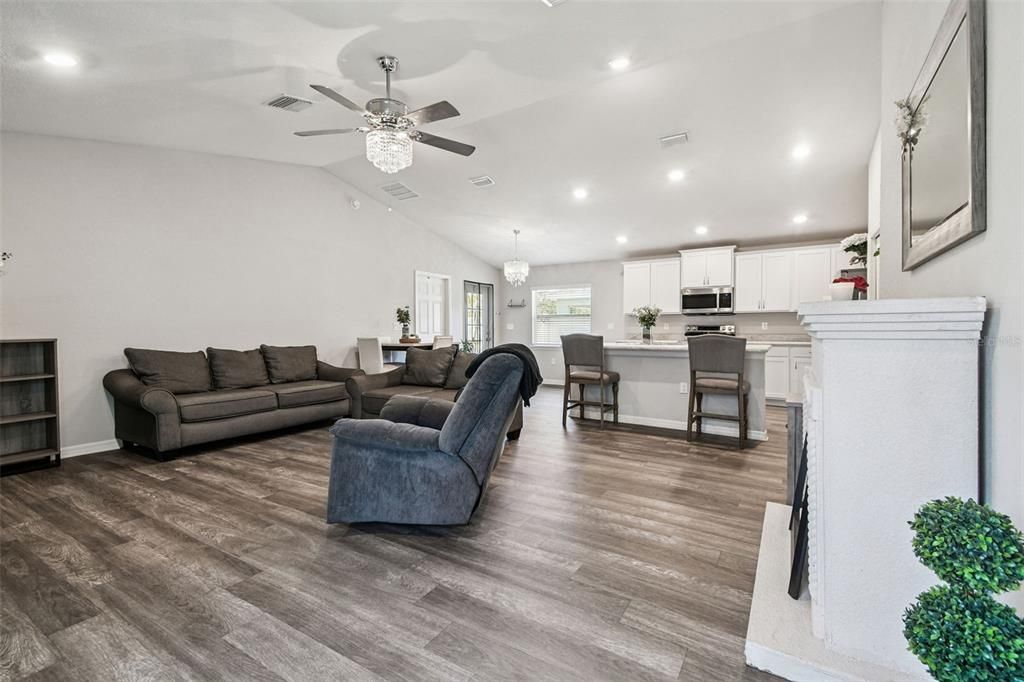 待售: $330,000 (3 贝兹, 2 浴室, 1492 平方英尺)