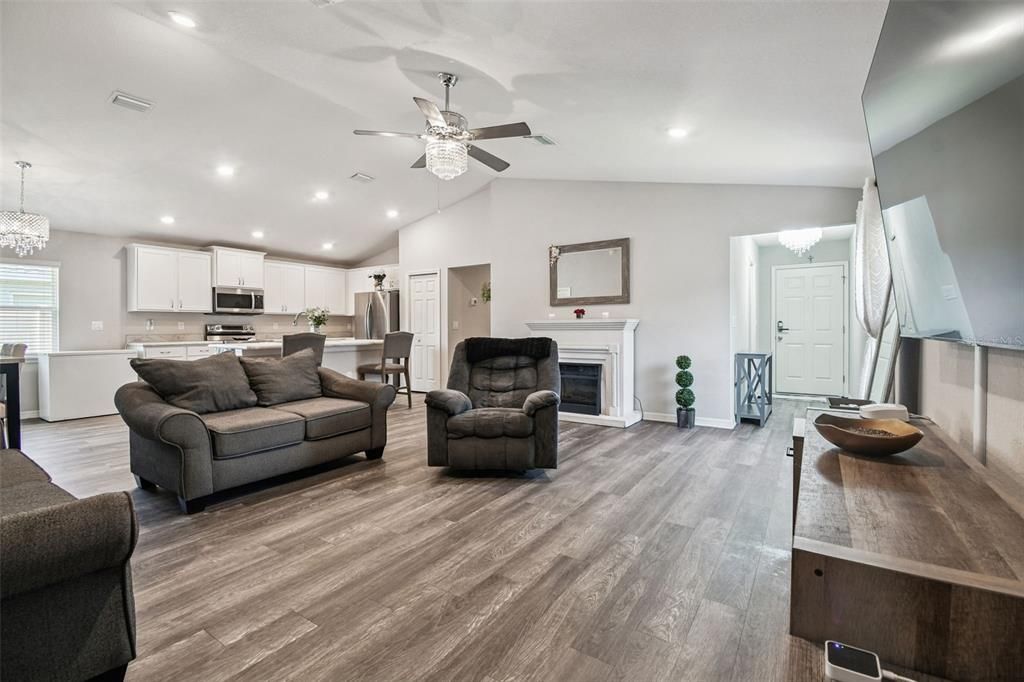 待售: $330,000 (3 贝兹, 2 浴室, 1492 平方英尺)