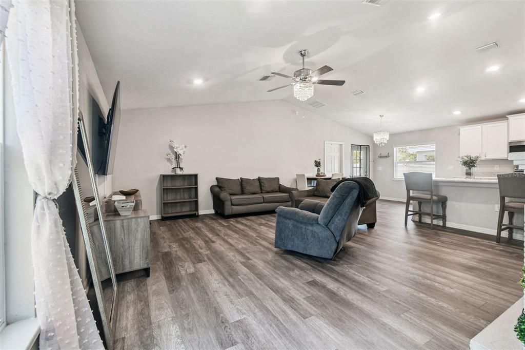 待售: $330,000 (3 贝兹, 2 浴室, 1492 平方英尺)