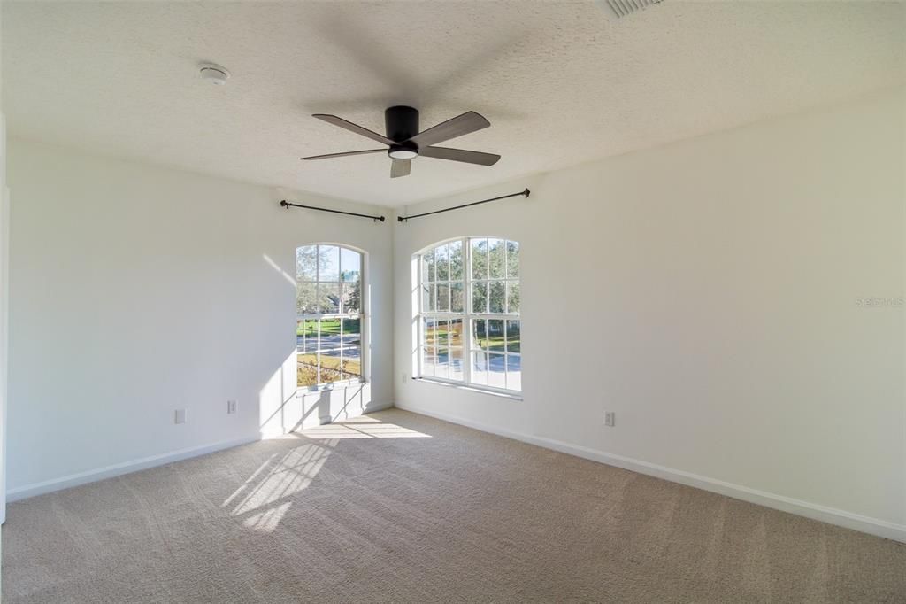 For Sale: $900,000 (5 beds, 4 baths, 4294 Square Feet)