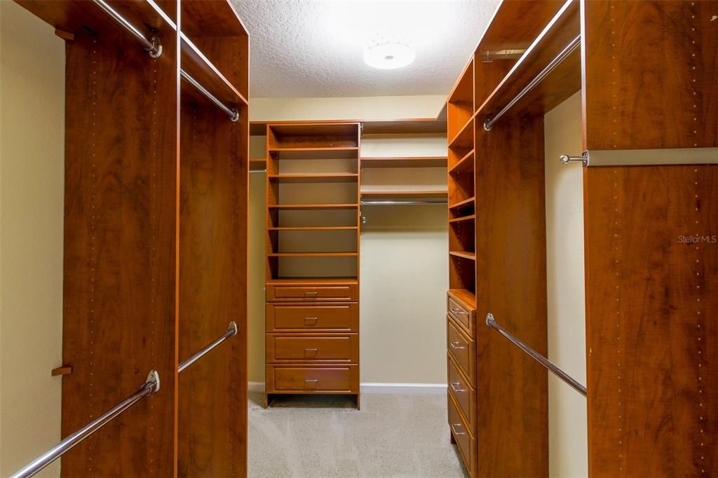 For Sale: $900,000 (5 beds, 4 baths, 4294 Square Feet)