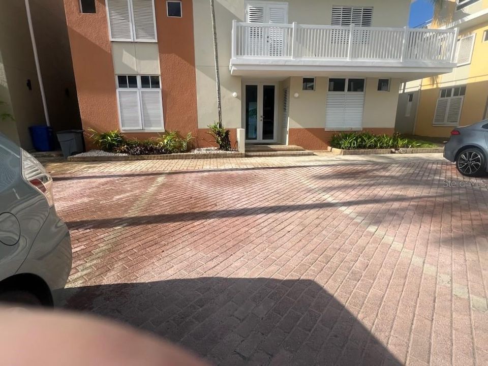 For Rent: $3,450 (3 beds, 3 baths, 3128 Square Feet)