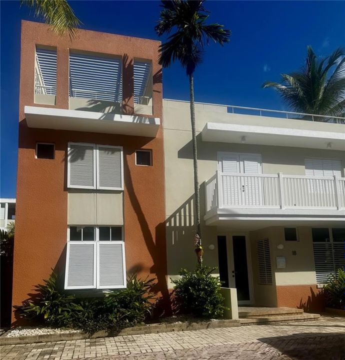 For Rent: $3,450 (3 beds, 3 baths, 3128 Square Feet)