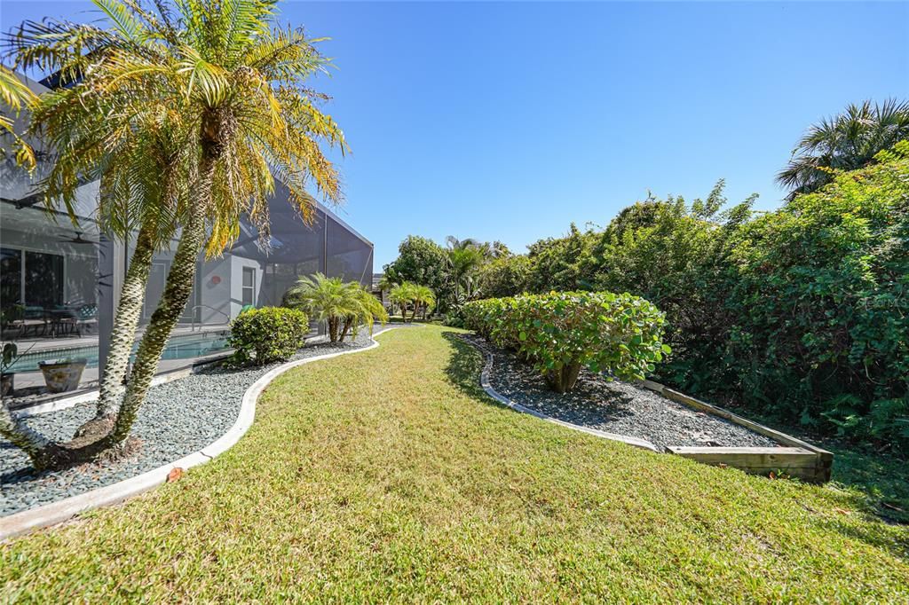 Active With Contract: $449,000 (3 beds, 2 baths, 2214 Square Feet)