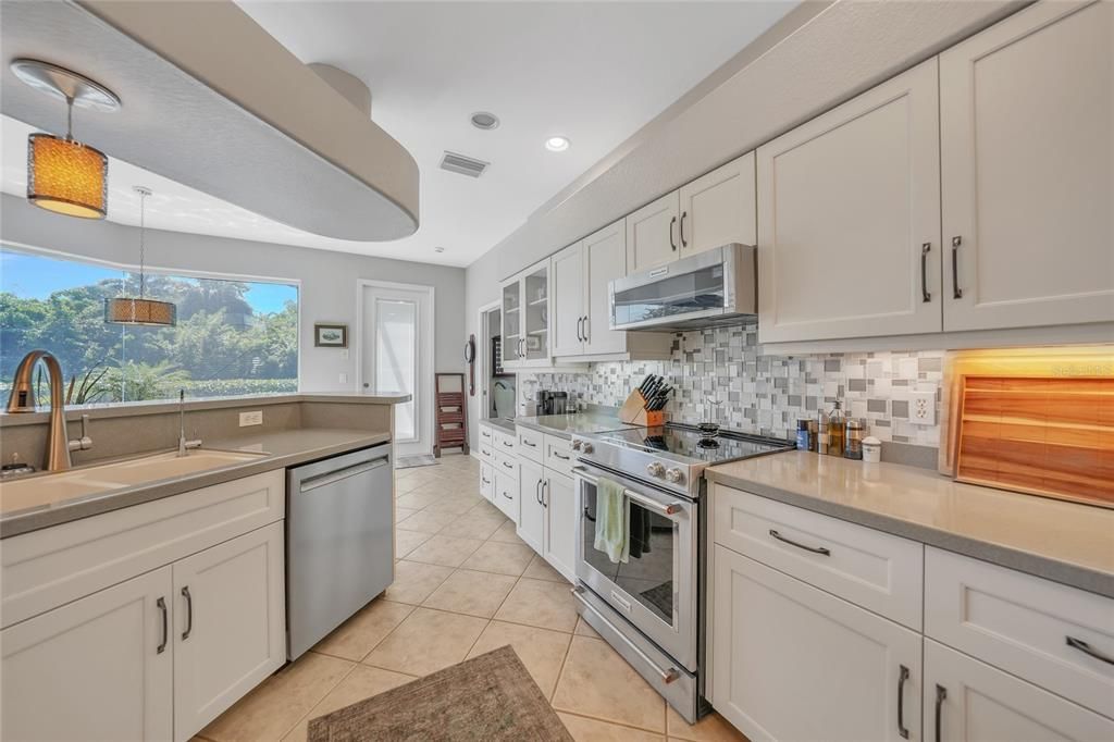 Active With Contract: $449,000 (3 beds, 2 baths, 2214 Square Feet)