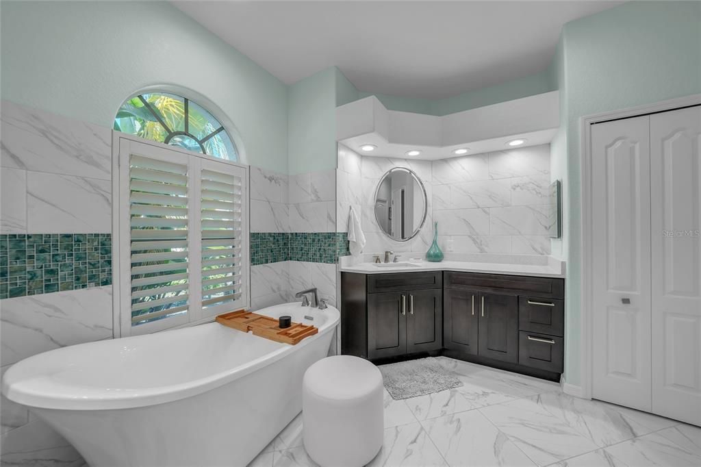 Active With Contract: $449,000 (3 beds, 2 baths, 2214 Square Feet)