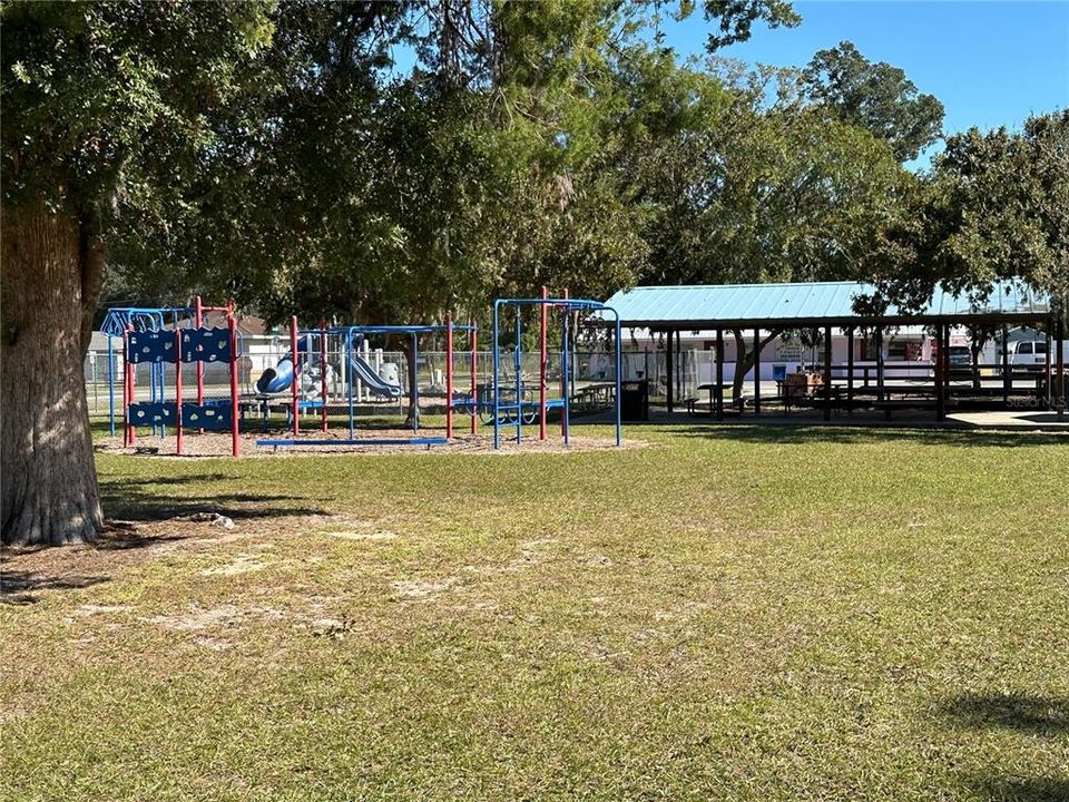 For Sale: $214,900 (3 beds, 1 baths, 1012 Square Feet)