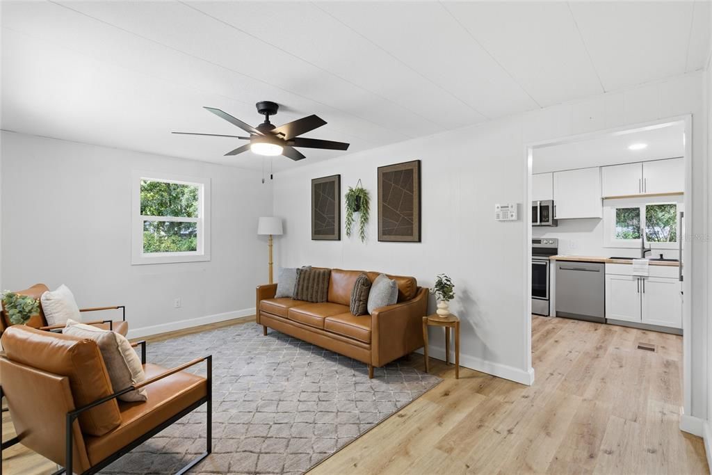 For Sale: $214,900 (3 beds, 1 baths, 1012 Square Feet)