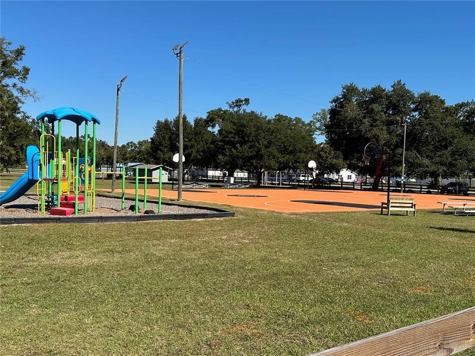 For Sale: $214,900 (3 beds, 1 baths, 1012 Square Feet)