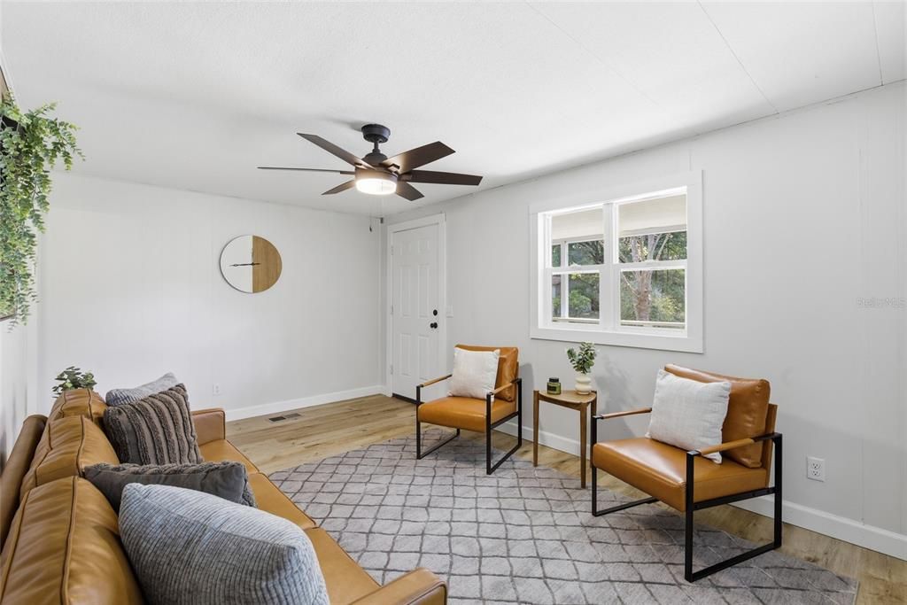 For Sale: $214,900 (3 beds, 1 baths, 1012 Square Feet)