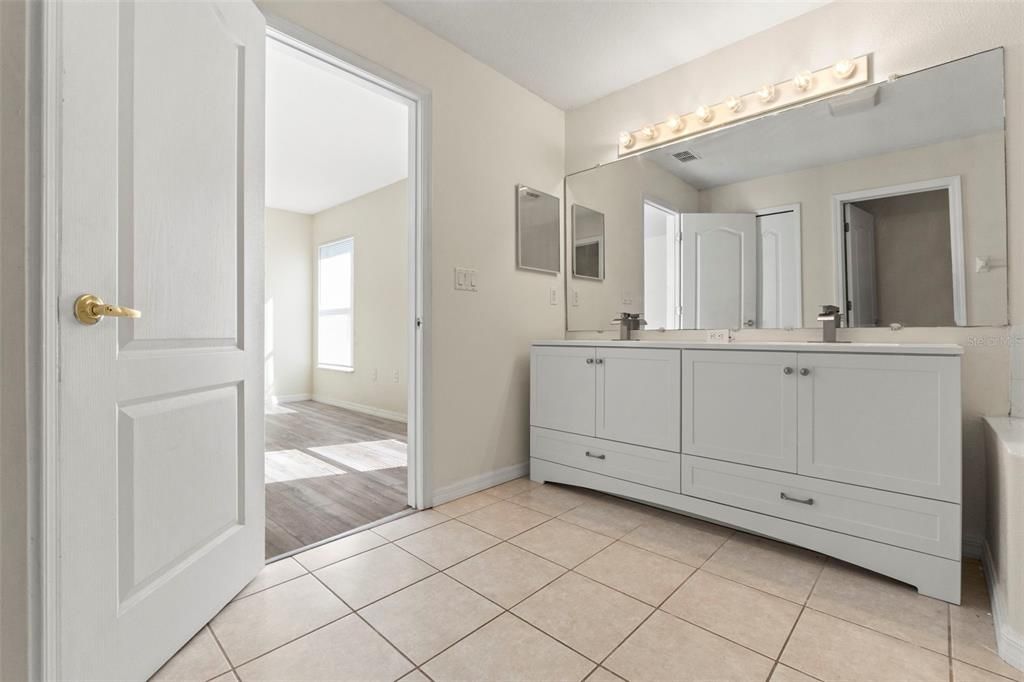 For Sale: $329,000 (4 beds, 2 baths, 2309 Square Feet)