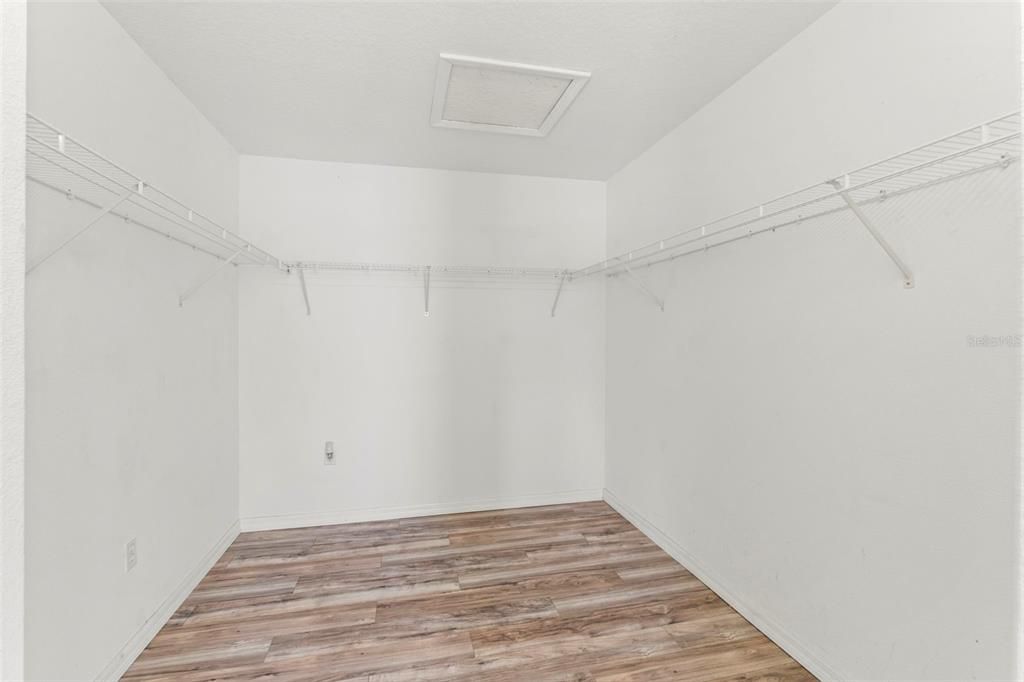 For Sale: $329,000 (4 beds, 2 baths, 2309 Square Feet)