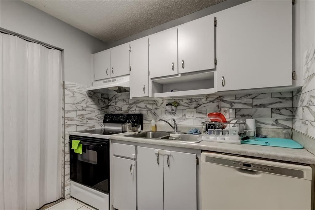 En Venta: $185,000 (2 camas, 2 baños, 900 Pies cuadrados)