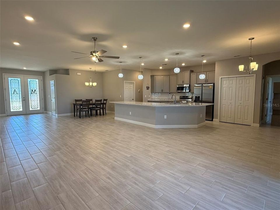 En Renta: $3,000 (5 camas, 3 baños, 2776 Pies cuadrados)