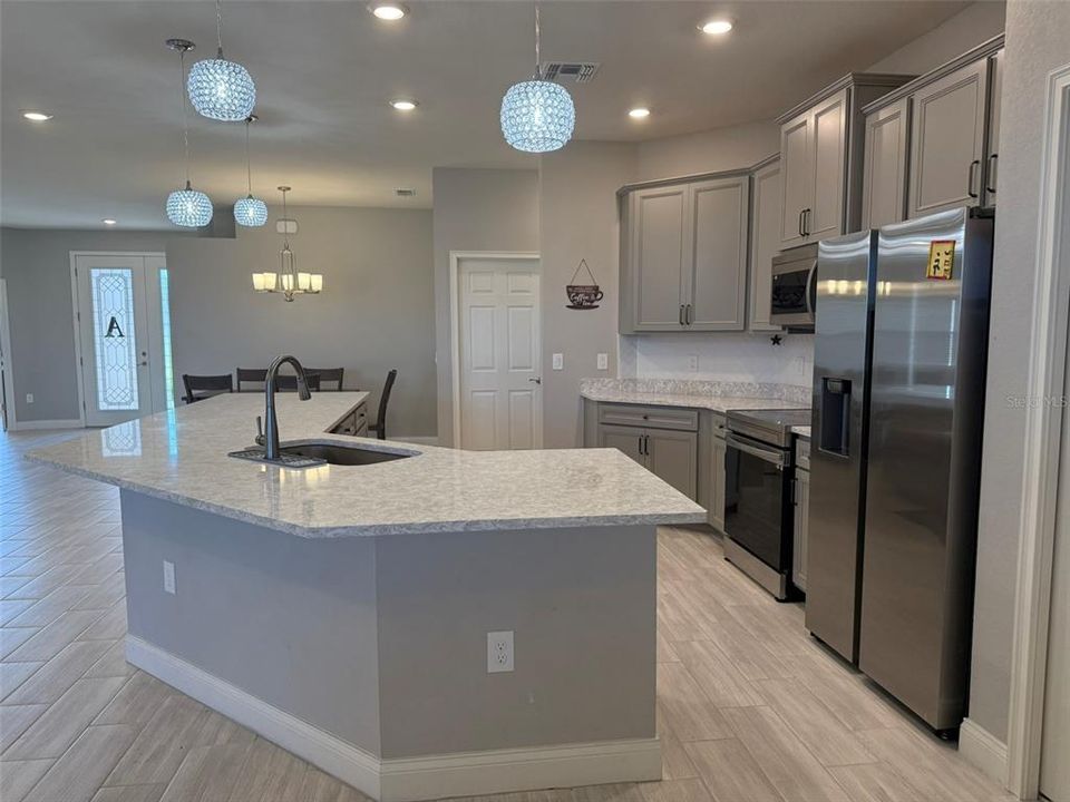 En Renta: $3,000 (5 camas, 3 baños, 2776 Pies cuadrados)