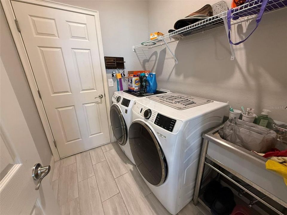 En Renta: $3,000 (5 camas, 3 baños, 2776 Pies cuadrados)