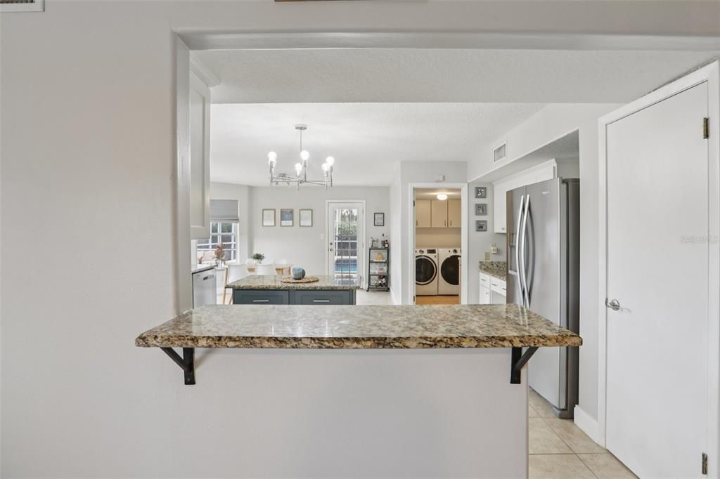 En Venta: $650,000 (4 camas, 2 baños, 2277 Pies cuadrados)