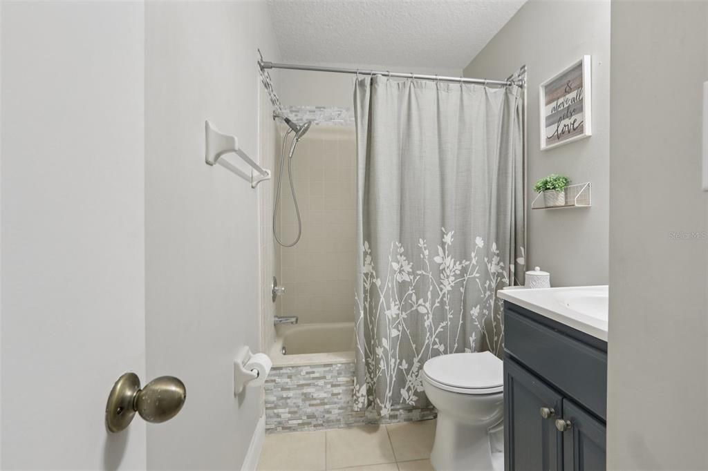 En Venta: $650,000 (4 camas, 2 baños, 2277 Pies cuadrados)