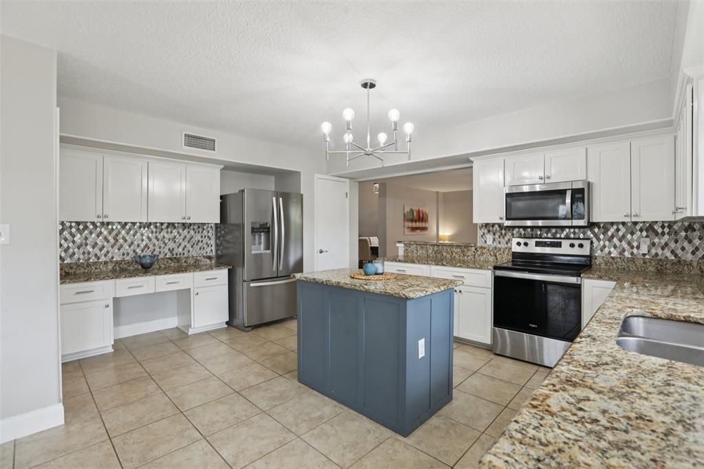 En Venta: $650,000 (4 camas, 2 baños, 2277 Pies cuadrados)