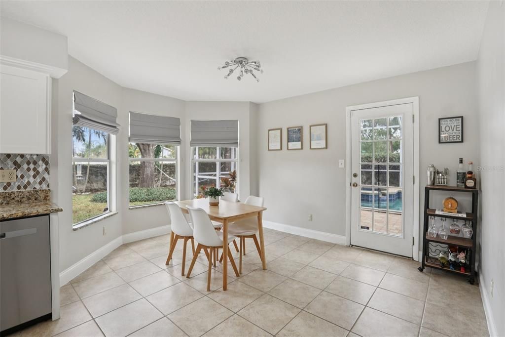 En Venta: $650,000 (4 camas, 2 baños, 2277 Pies cuadrados)