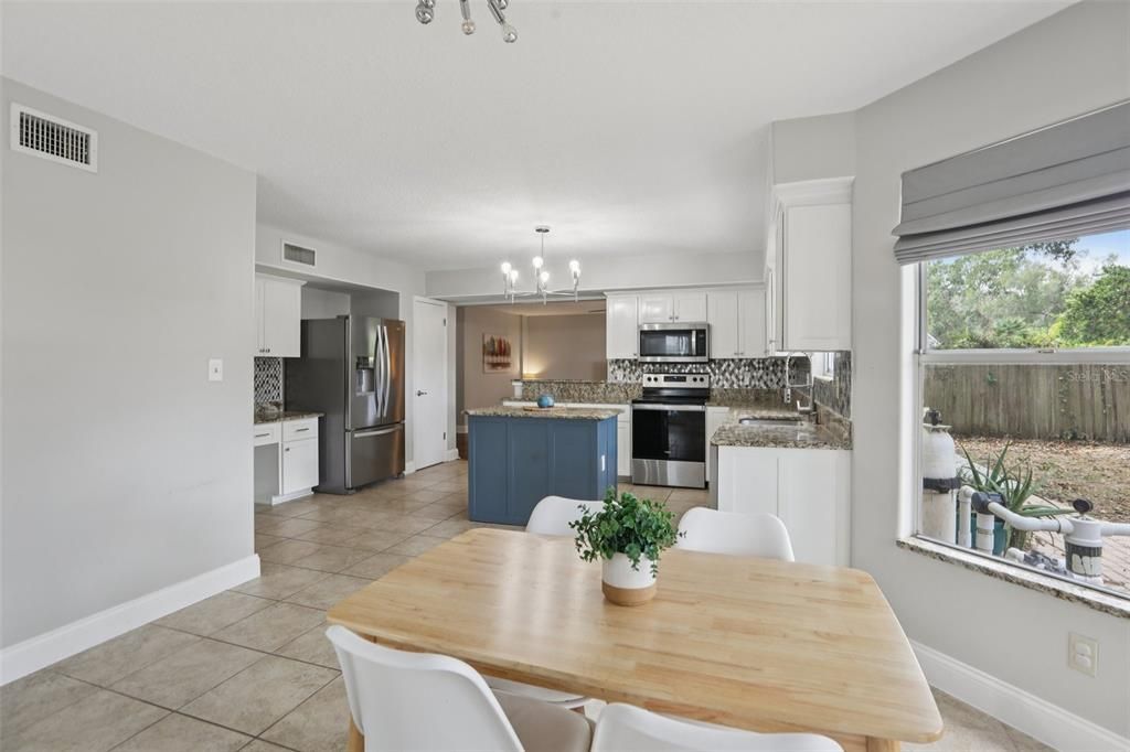 En Venta: $650,000 (4 camas, 2 baños, 2277 Pies cuadrados)