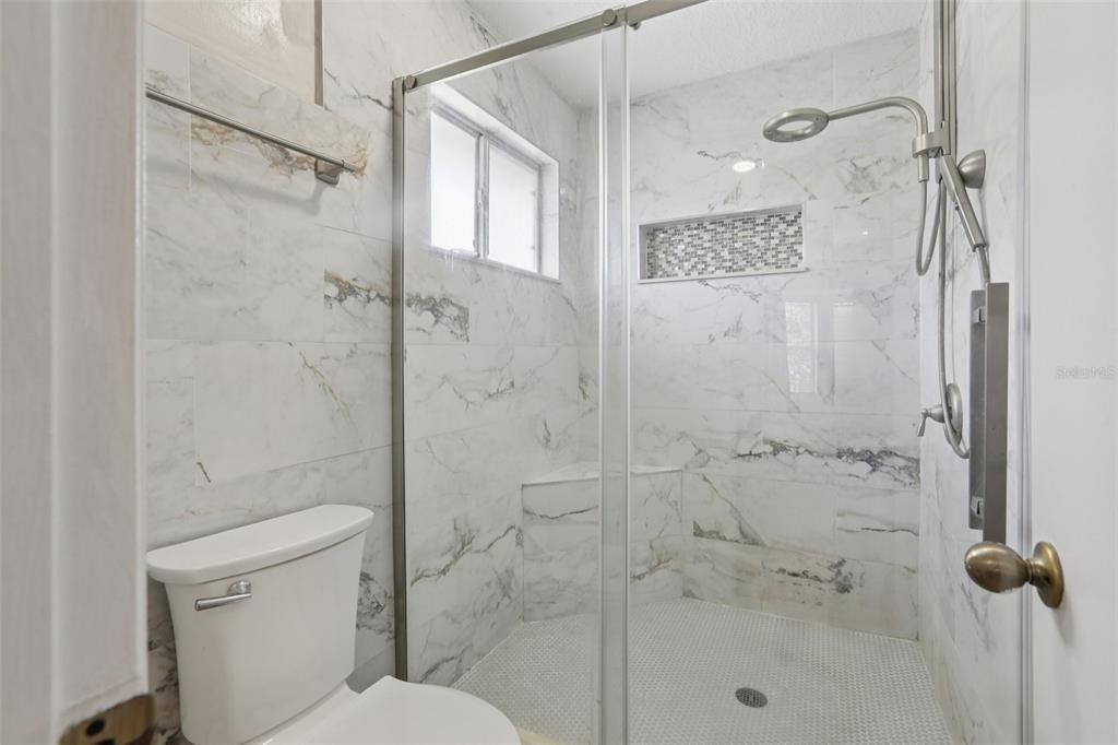 En Venta: $650,000 (4 camas, 2 baños, 2277 Pies cuadrados)