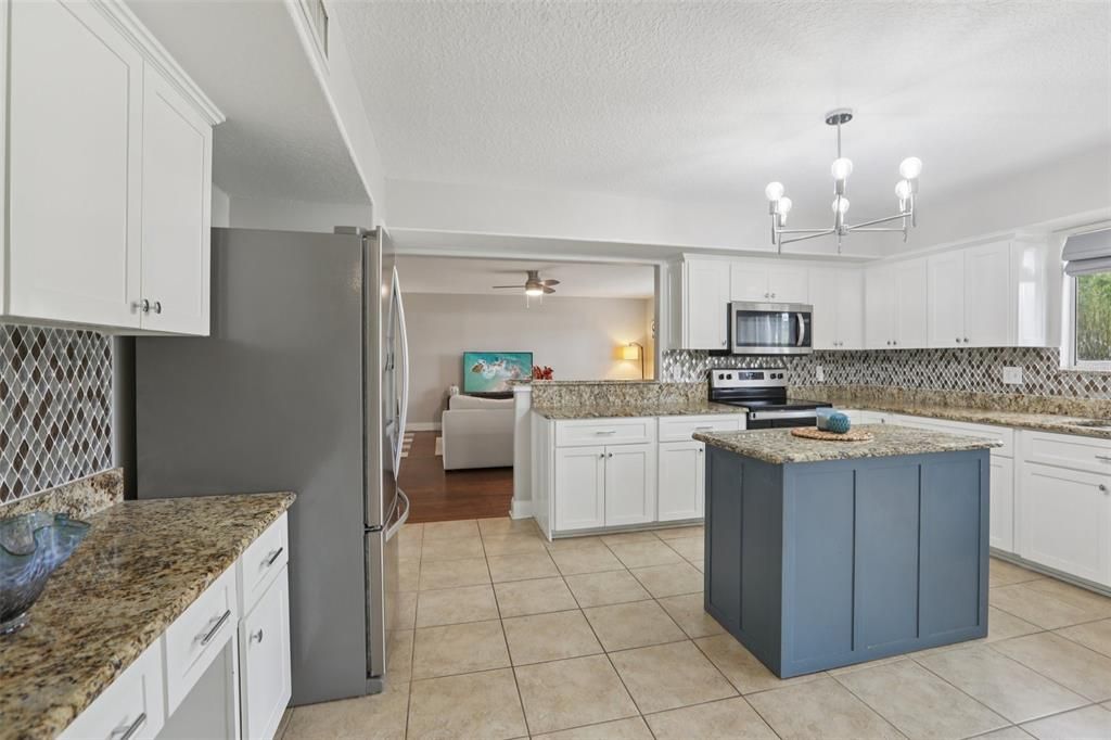 En Venta: $650,000 (4 camas, 2 baños, 2277 Pies cuadrados)