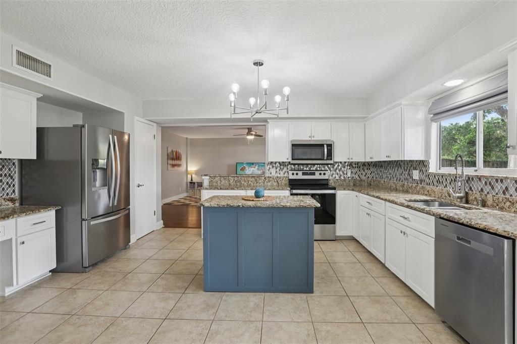 En Venta: $650,000 (4 camas, 2 baños, 2277 Pies cuadrados)