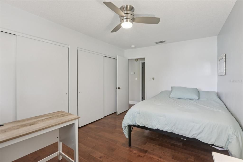 En Venta: $650,000 (4 camas, 2 baños, 2277 Pies cuadrados)