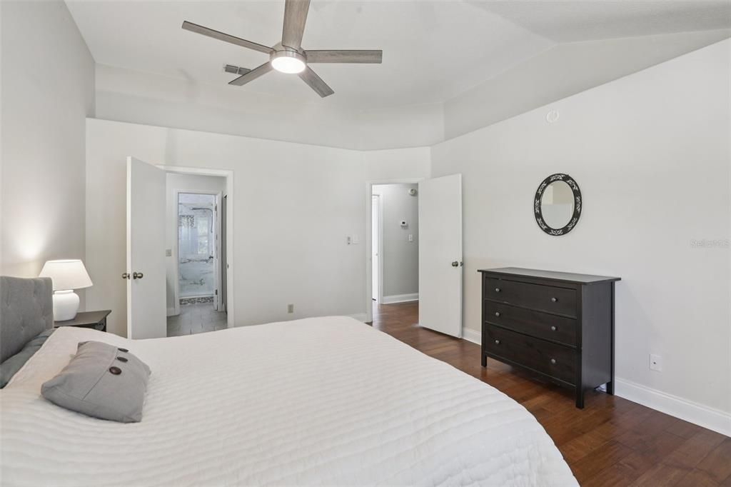 En Venta: $650,000 (4 camas, 2 baños, 2277 Pies cuadrados)