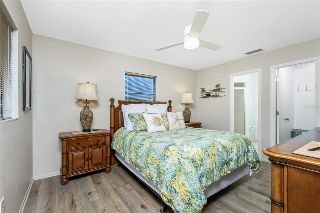 Active With Contract: $239,000 (2 beds, 2 baths, 1020 Square Feet)