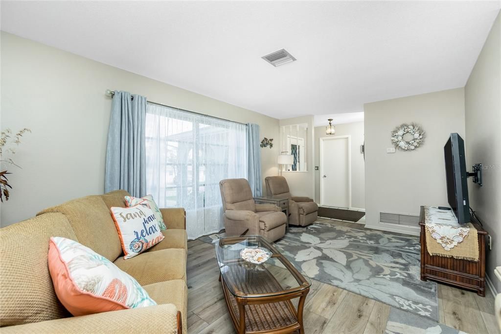 Active With Contract: $239,000 (2 beds, 2 baths, 1020 Square Feet)