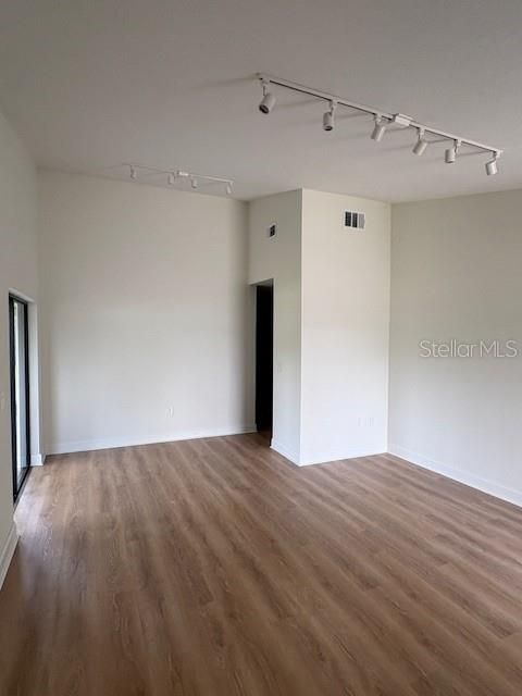 For Rent: $1,750 (2 beds, 2 baths, 900 Square Feet)