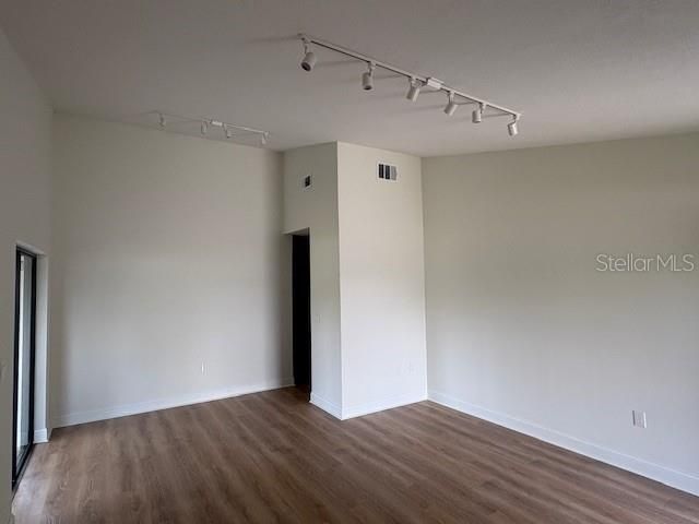 For Rent: $1,750 (2 beds, 2 baths, 900 Square Feet)