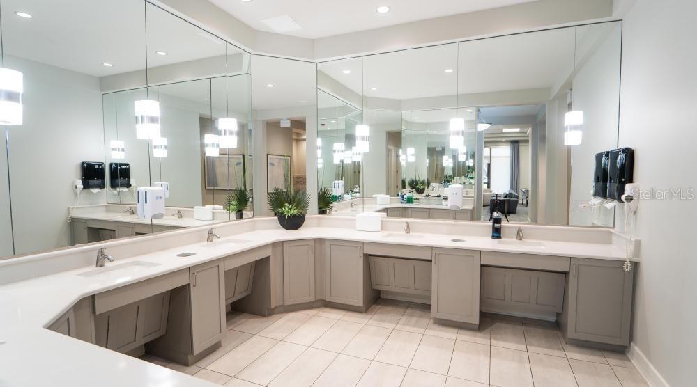 待售: $427,400 (2 贝兹, 2 浴室, 1355 平方英尺)